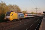 Mit gut Verp�tung unterwegs, 182 525 / ES 64 U2-025 'boxXpress' am EC6 in K�ln Stammheim am 24.04.2013